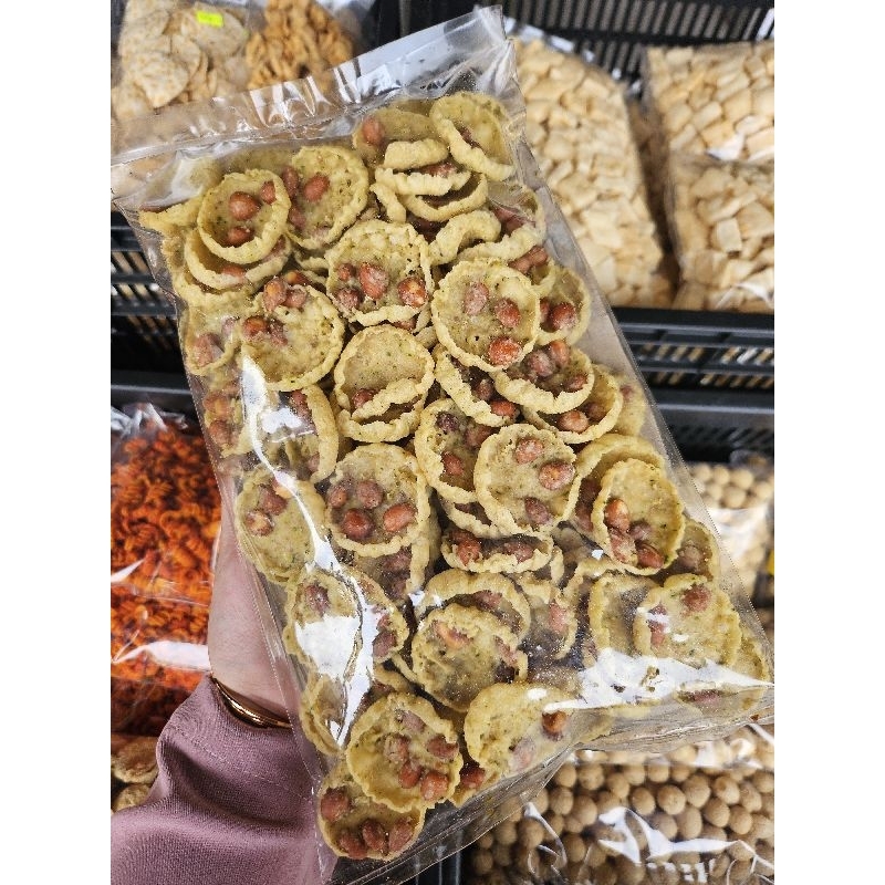 

Rempeyek Santan Kacang Koin