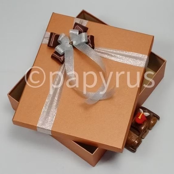 

PAPYRUS 30x35 Tinggi 10cm Kotak Kado Gift Box Hardbox Hampers V3