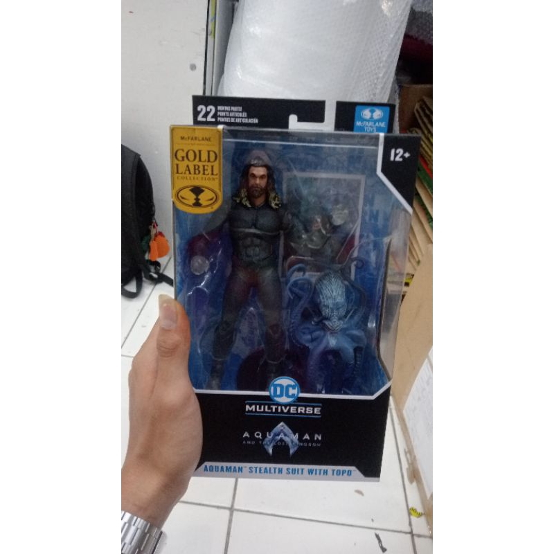 action figure aquaman and the lost kingdom aquaman stealth suit with topo dc multiverse mcfarlane to