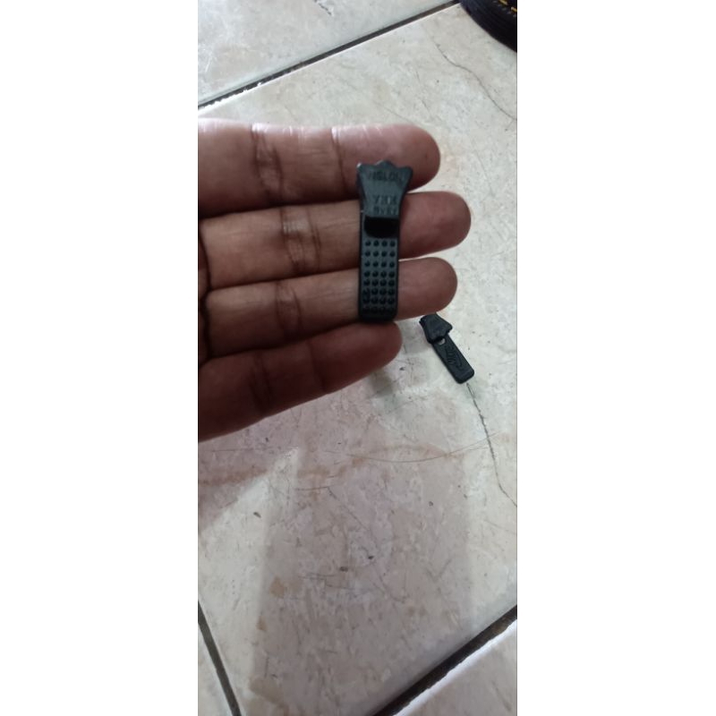 kepala resleting vislon hitam no5 YKK