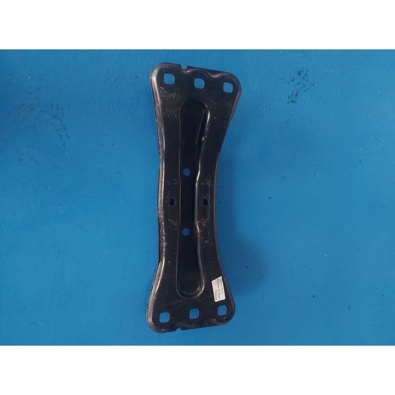 BRACKET ENGINE MOUNTING MERCY W203