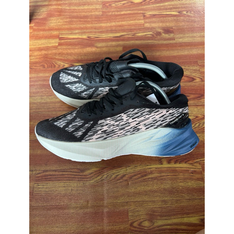 Asics Novablast3