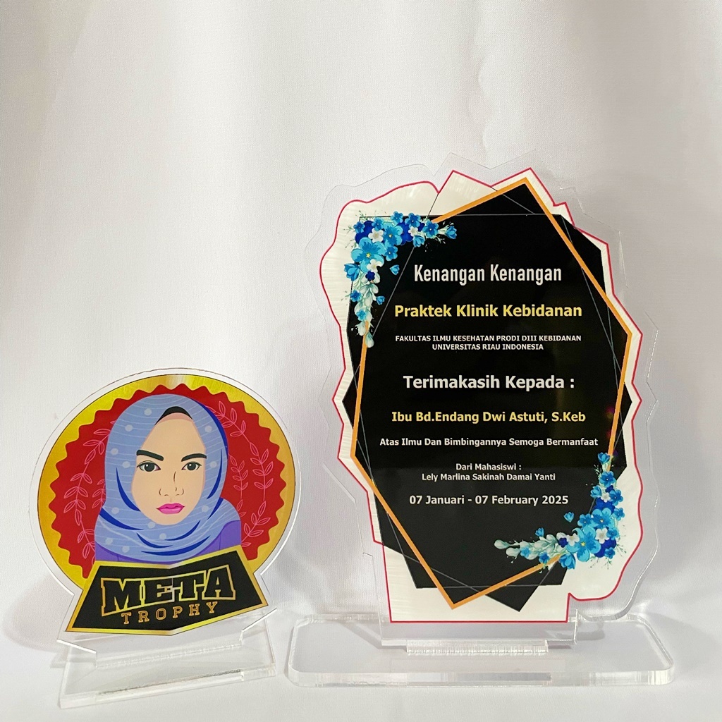 PLAKAT WISUDA CUSTOM AKRILIK  UNTUK KENANG KENANGAN KELULUSAN DENGAN BOX BELUDRU