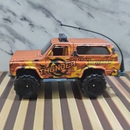 Matchbox Chevy Blazer 4x4 Chevrolet Team Thunder diecast