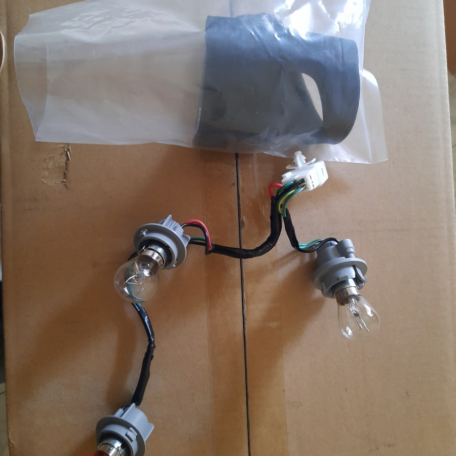 bohlam socket lampu belakang grand innova 2011 2012 2013 2014 2015 ori