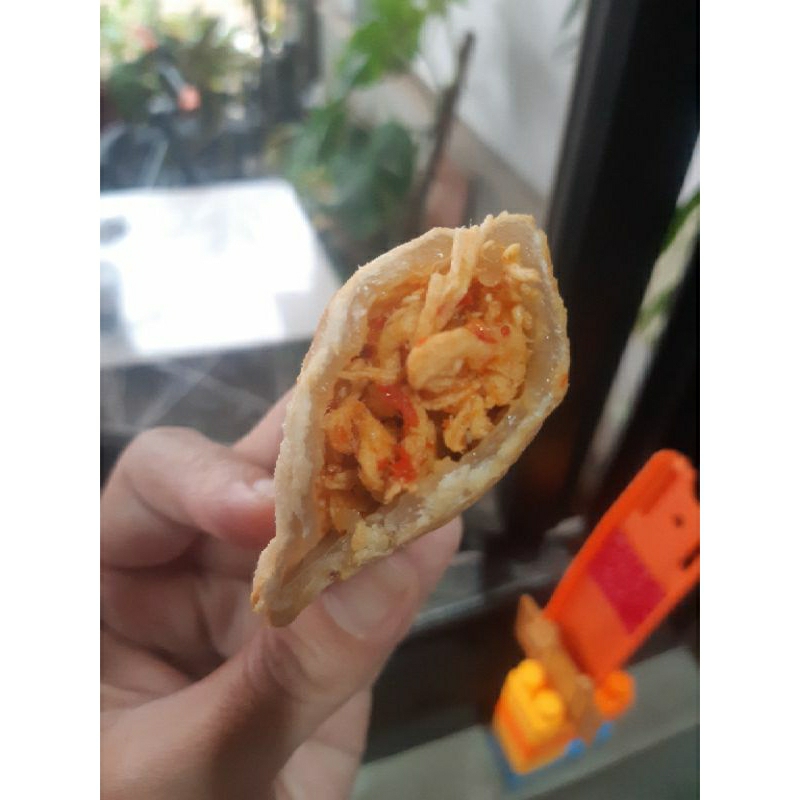 

cireng mercon cireng isi ayam suir pedas isi 5 pcs besar