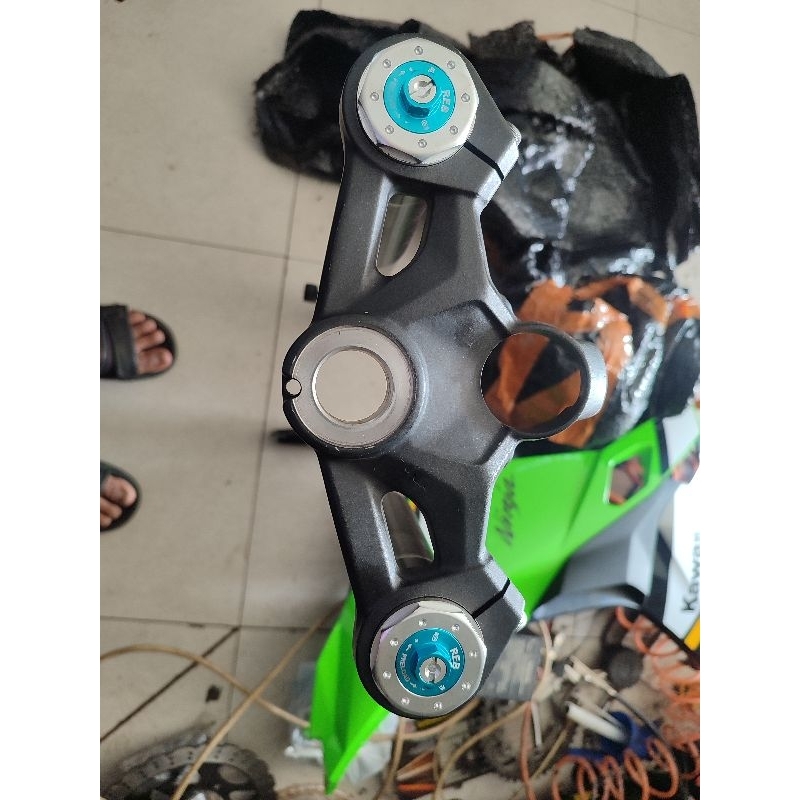 preload tutup shock usd zx25r