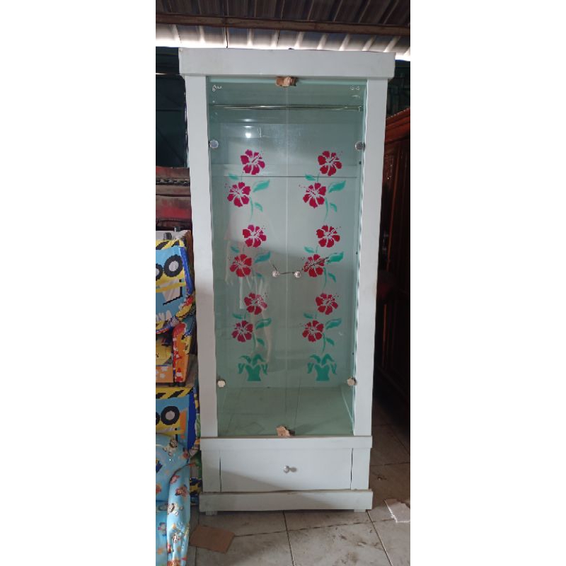 lemari kaca kayu kembang pintu 2 laci 1 gantungan tinggi baju gamis full gantungan