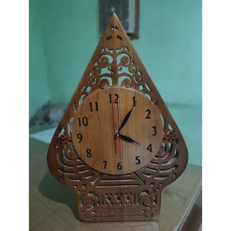 Jam Dinding Kayu Ukiran Kelir Gunungan
