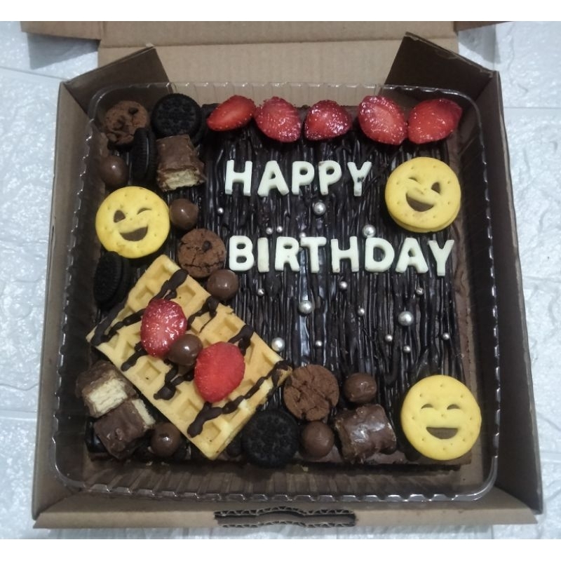 

Brownies cake ultah 20 x 20 plus lilin dan pisau