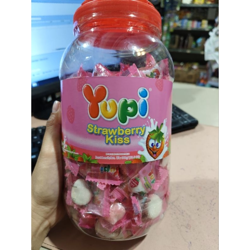 

Yupi Strawberry Kiss Toples 300 gr
