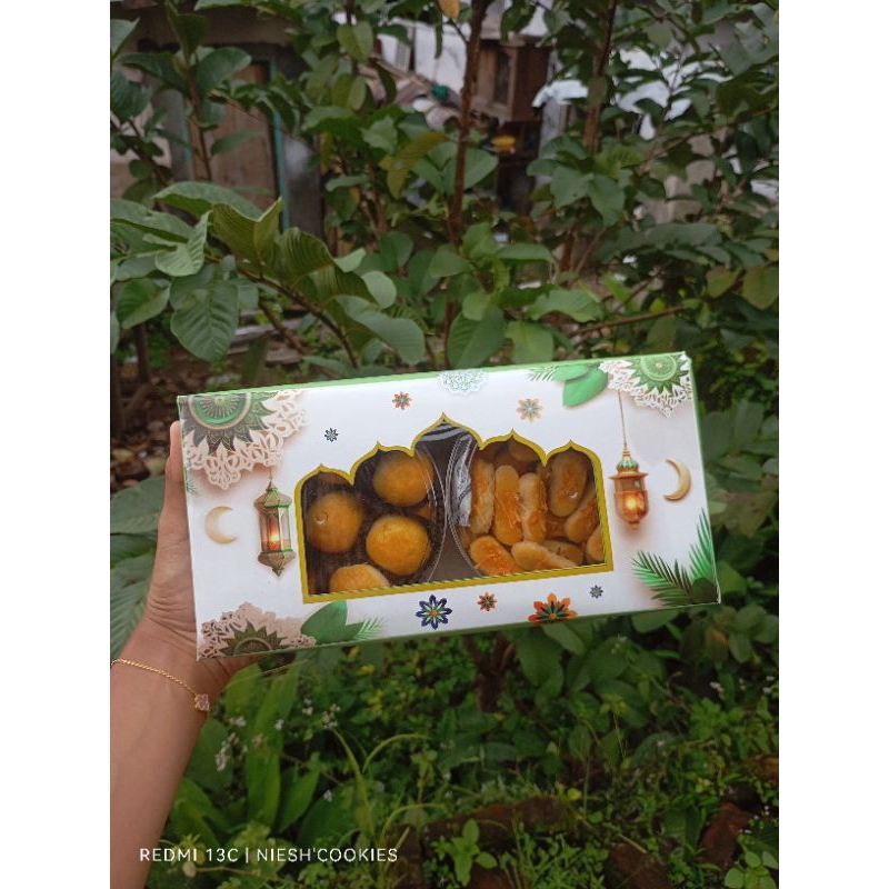 

hampers box. 2 toples bundar 250