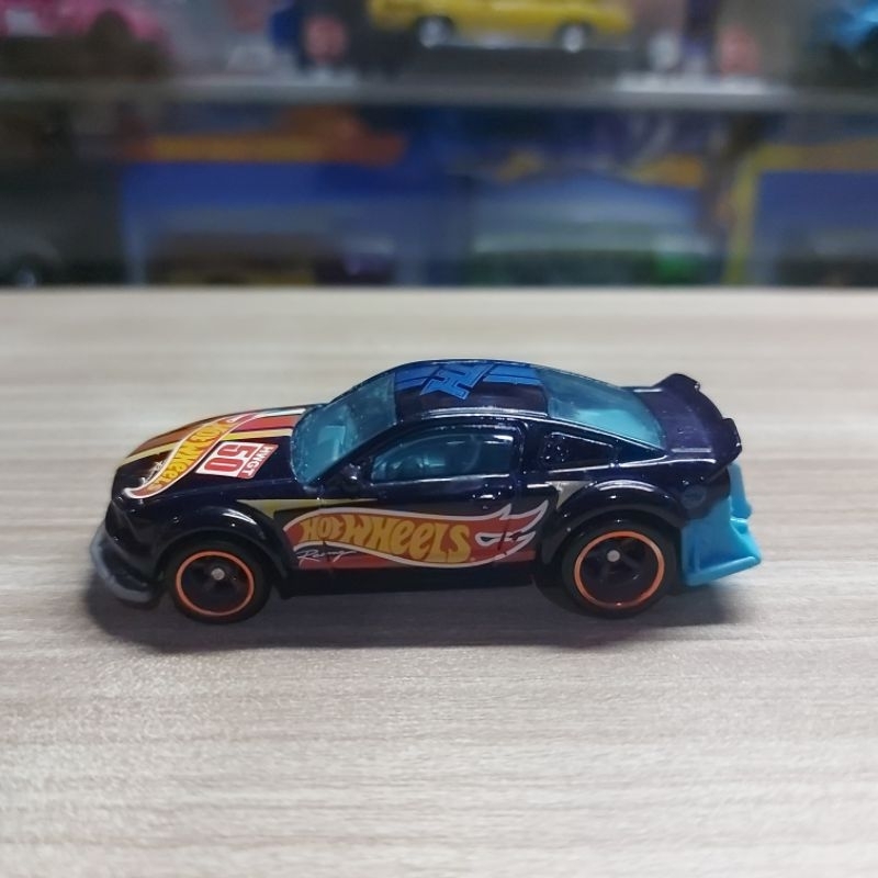 HOT WHEELS 2005 FORD MUSTANG - LOOSE - SUPER TREASURE HUNT - STH- THS