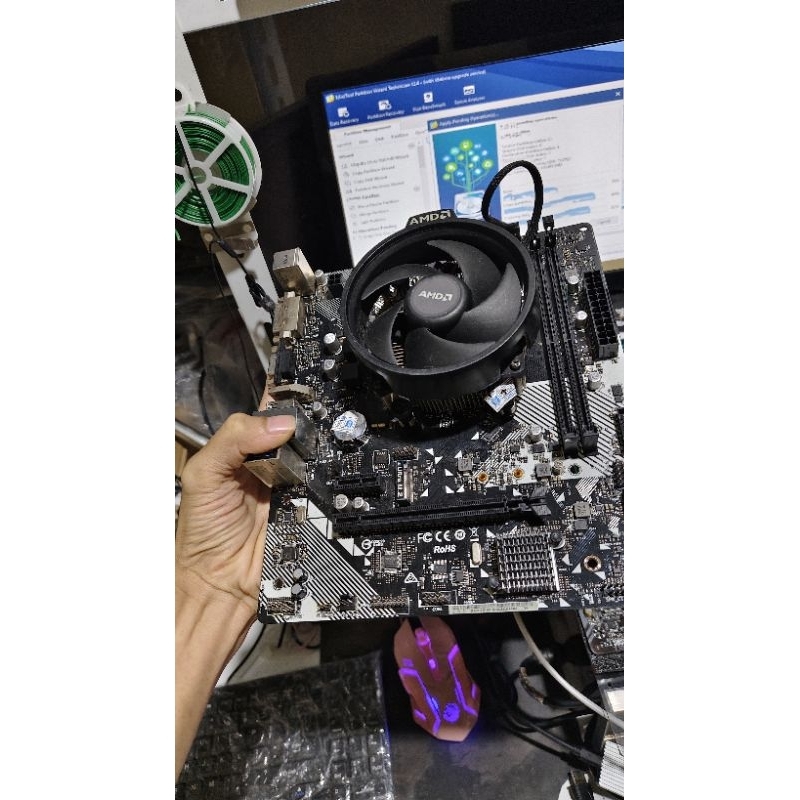 Ryzen 5 3400g 4c 8t + A320m+ RAM 16gb KIT + SSD nvme 128/256gb SIAP GAMING DENGAN VGA RX VEGA 11