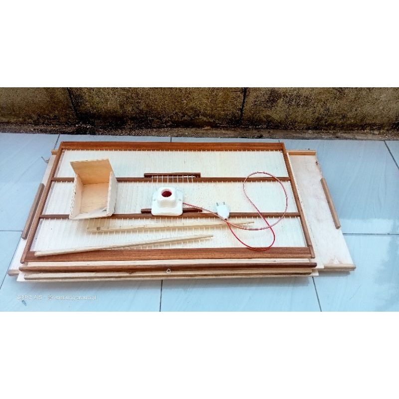 sangkar ternak kenari ambrukan