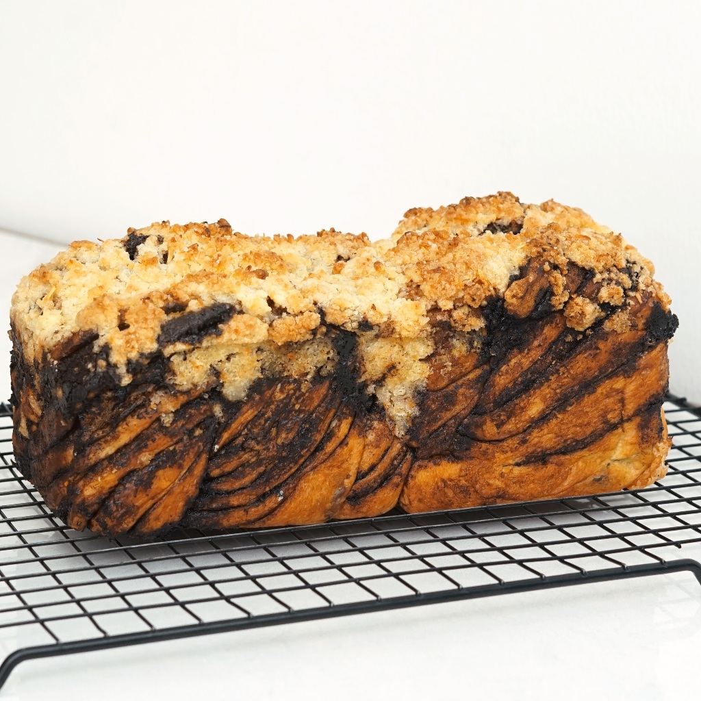 

Chocolate Babka | Roti Chocolate Babka dengan crumble | TANPA pengawet | TANPA bread improver