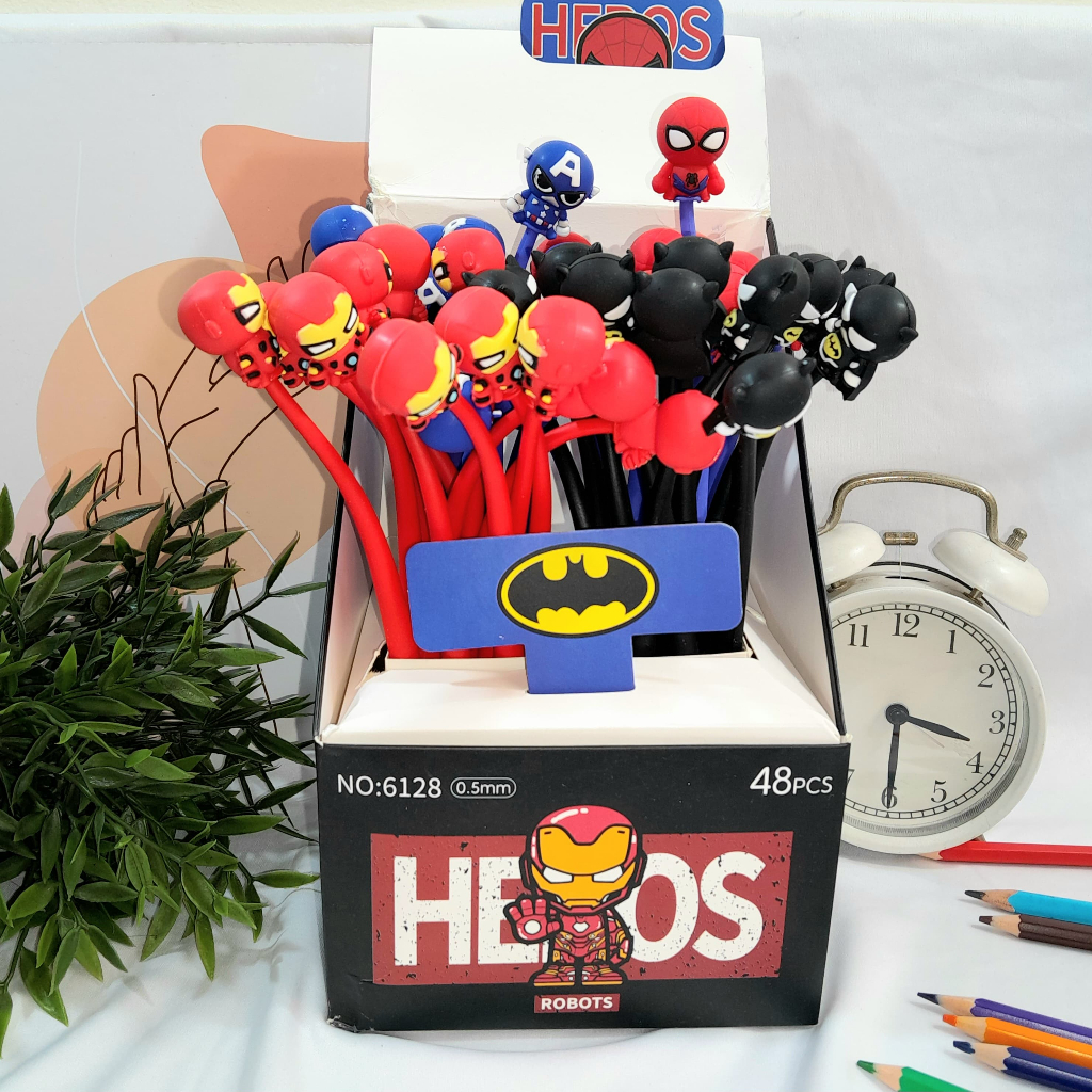 

Pulpen Goyang Avenger Super Hero tinta gel Hitam / Bolpen Lentur Hero Unik Lucu Ready 4 Variant Karakter Perlengkapan Sekolah Anak Terlengkap Kualitas Premium Harga Termurah Bisa Grosir dan COD
