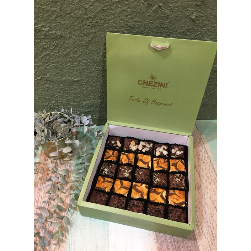 

Mini Brownies + Box Hampers