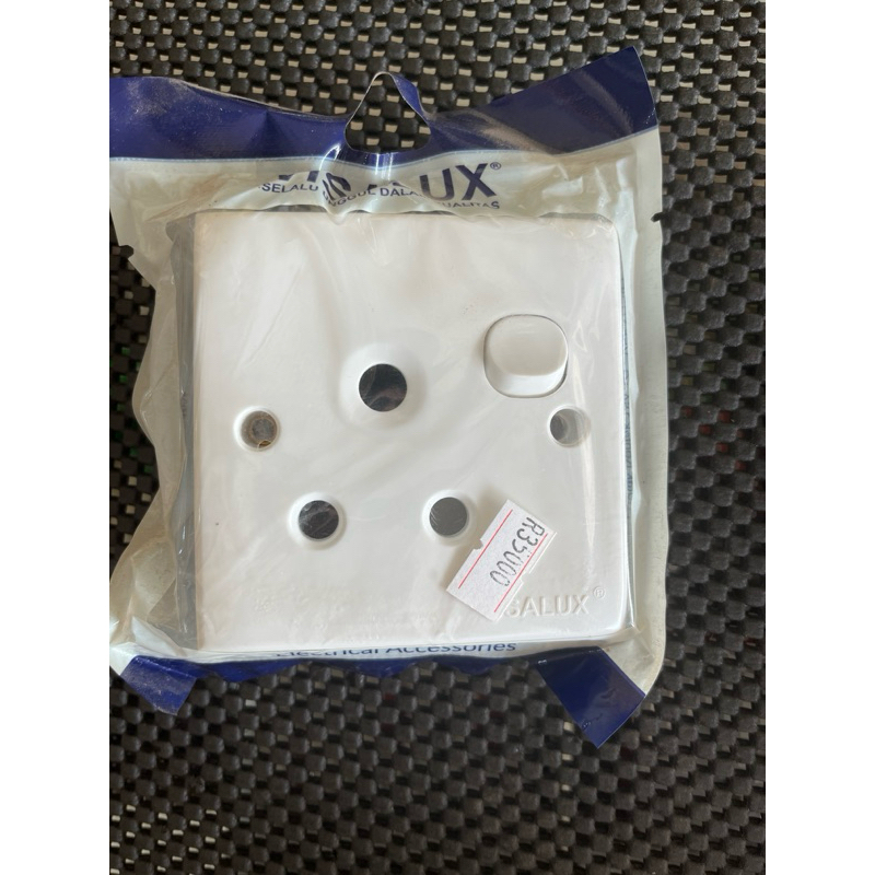 VISALUX Kotak Kontak / Stop Kontak VISALUX/ colokan 3