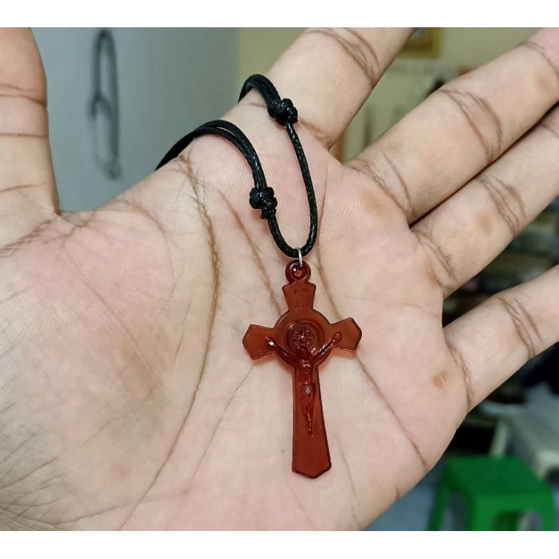 Kalung Salib Akrilik Coklat Besar