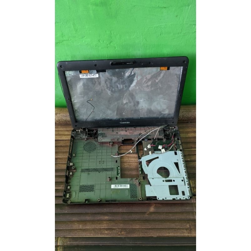 Casing bekas LaptopToshiba Satelit L510 hitam
