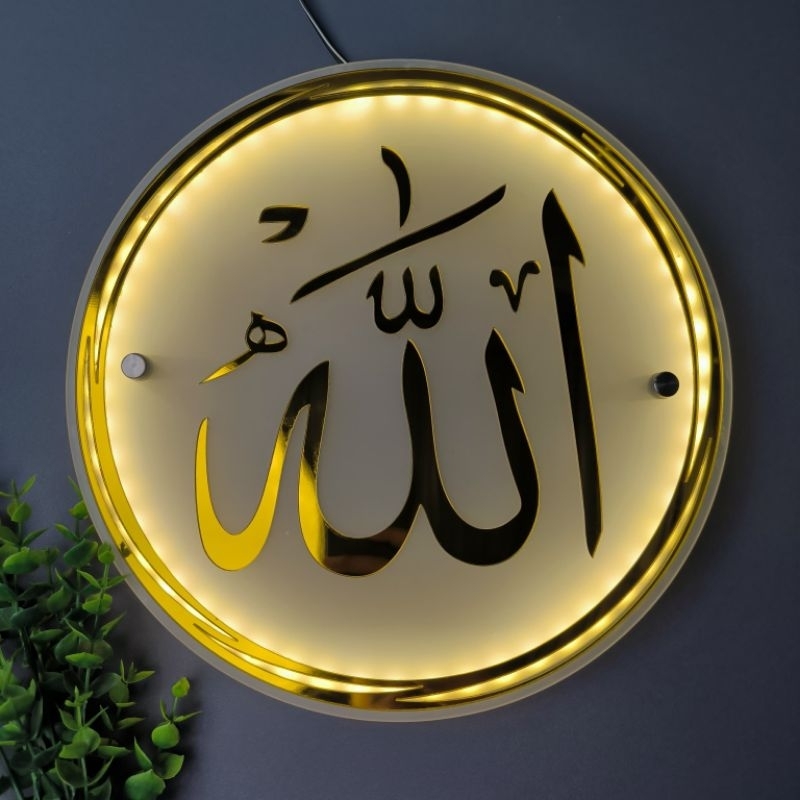 Kaligrafi Hiasan Dinding Akrilik Gold Timbul Lampu LED Akrilik Snow Background Diameter 40cm