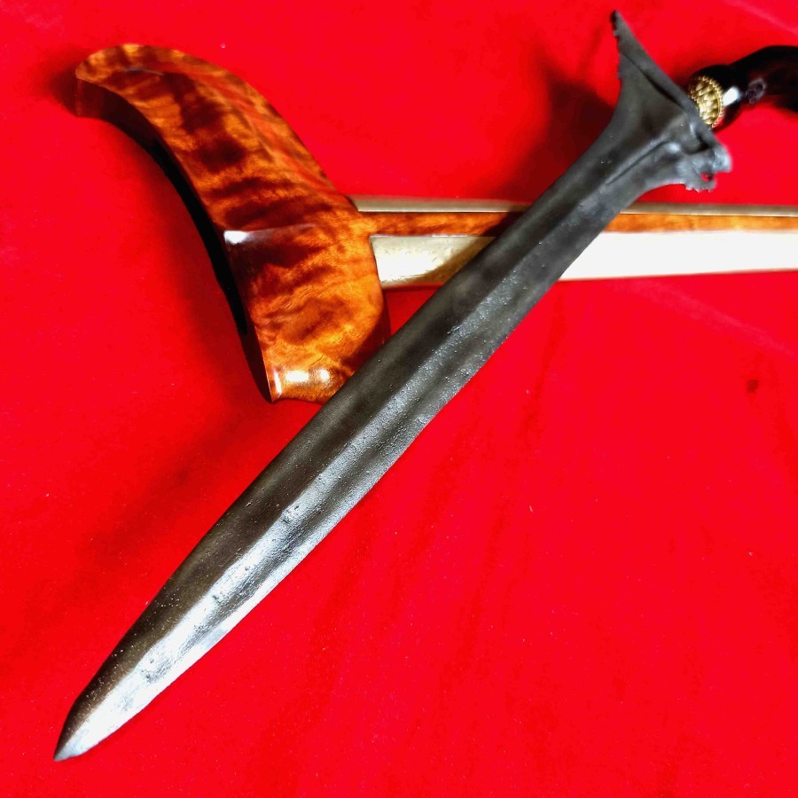 Pusaka Sepuh Keris Sinom Robyong Pamor Keleng Hurab Dom Kecer Tangguh Sedayu Majapahit Warangka Gaya