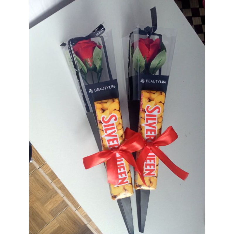 

Single Rose Silverqueen