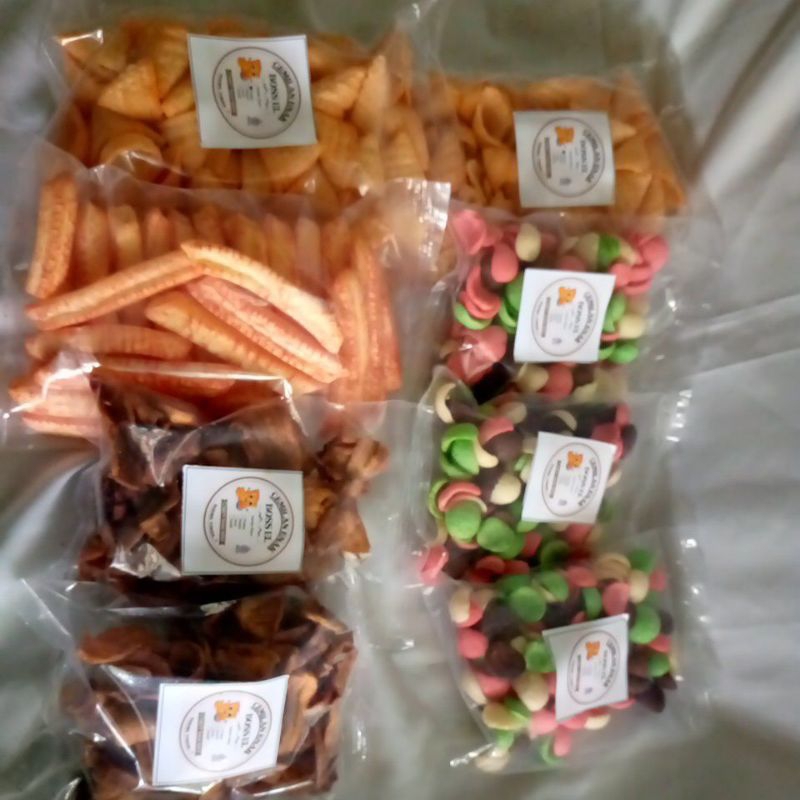 

aneka cemilan snak enak harga murah meriah 50 rb dapat 11 bungkus