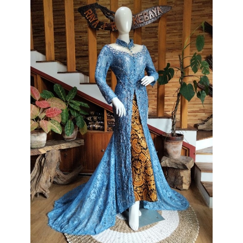 Kebaya pengantin warna Biru Denime.