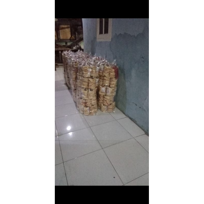 

Kemplang 1 Bungkus isi 10pcs Renyah Rasa Ikan