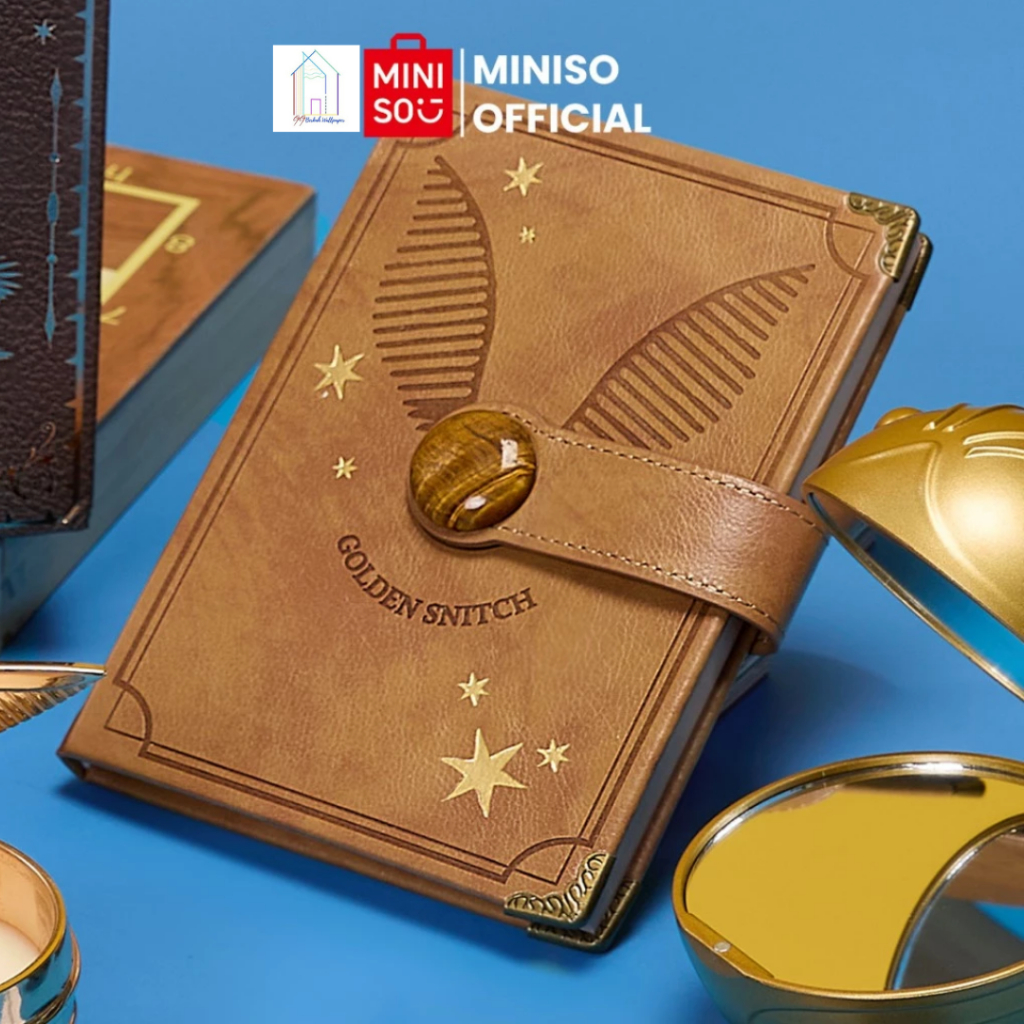 

Nama produk: Buku Sampul Keras Miniso X Harry Potter Collection Golden Snitch dengan Jepretan Magnetik Tigerite (80 Lembar) Bahan utama: kertas, PU, magnet Ukuran tunggal: 10.8X14.9X1.4CM *Ada kesalahan tertentu dalam pengukuran manual, harap lihat pen