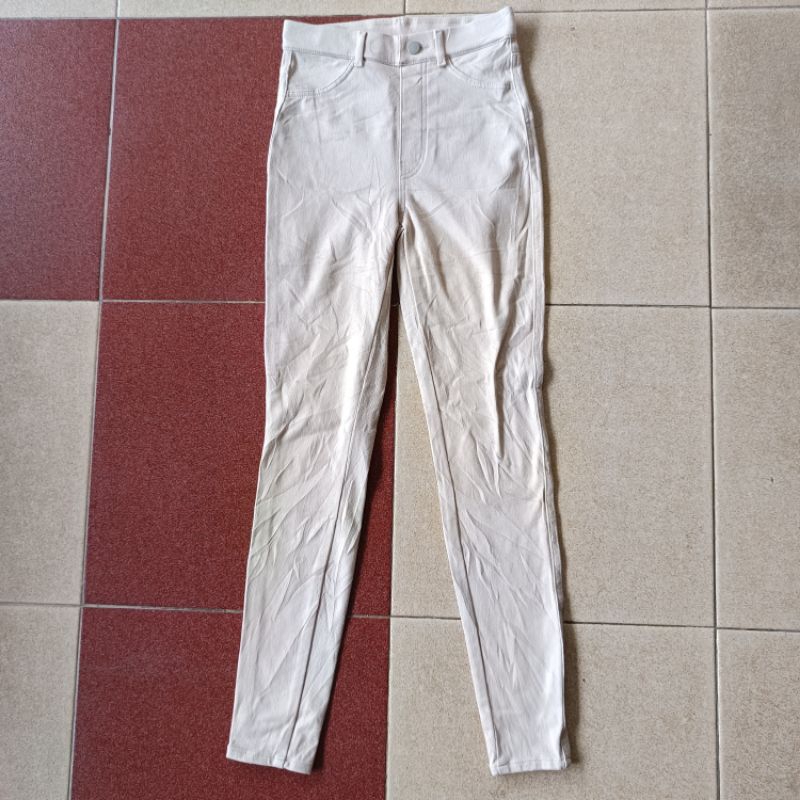 celana legging uniqlo heattech cream S. 99