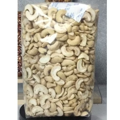 

kacang mete belah dua matang dan mentah