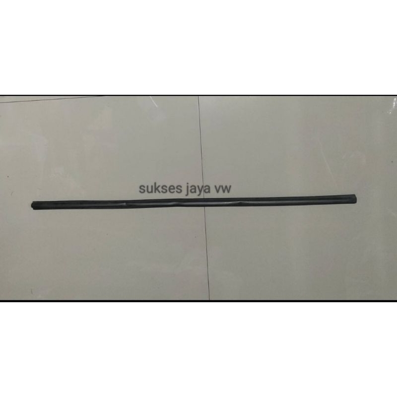 PELIPIT KACA PINTU DEPAN MOBIL