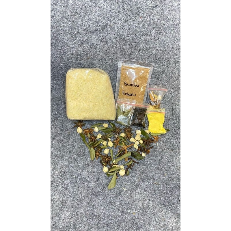 

paket nasi kebuli nikmat.beras 1kg + bumbu instan kebuli dan juga rempah campur