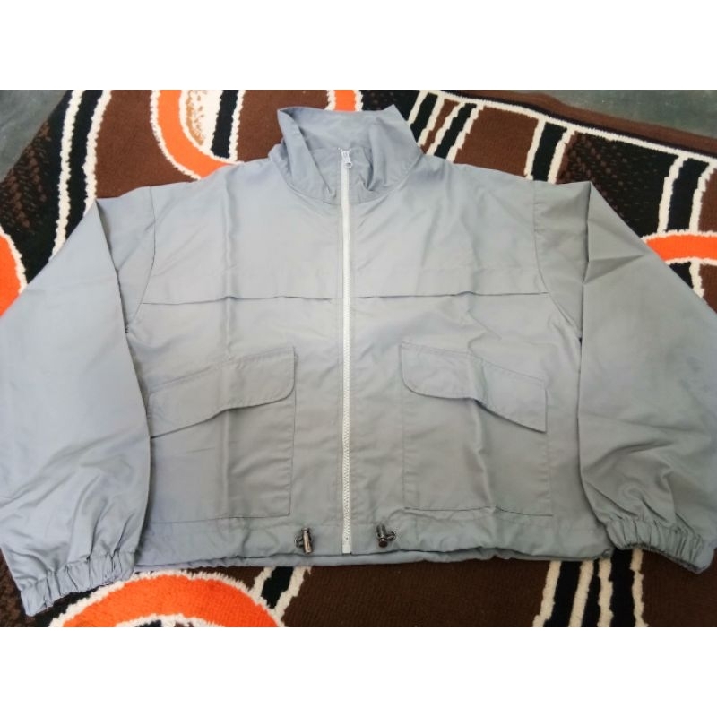 PRELOVED JAKET OLAHRAGA CROP ABU