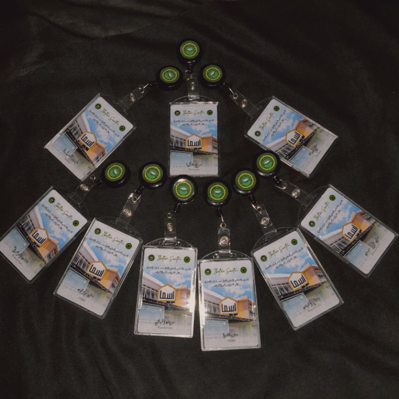 

Name Tag (Sudah termasuk wadah Id card + Kartu Id Card + Yoyo)