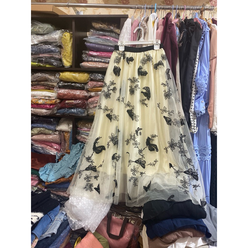 Rok tutu 3D broken white motif kupu