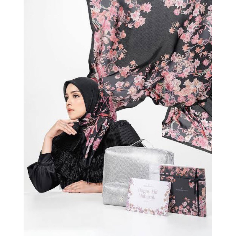 Buttonscarves Farra Prayer Robe (Brand New)