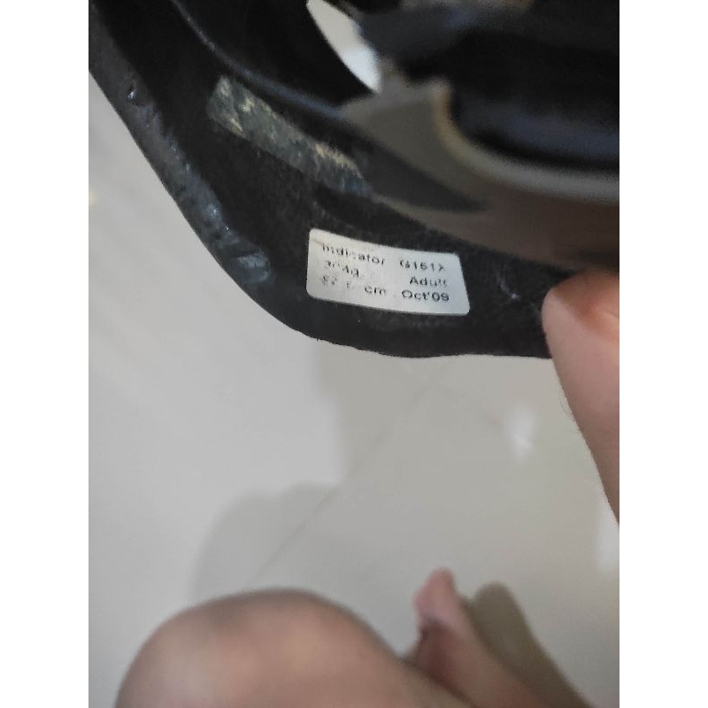 helm sepeda giro indicator