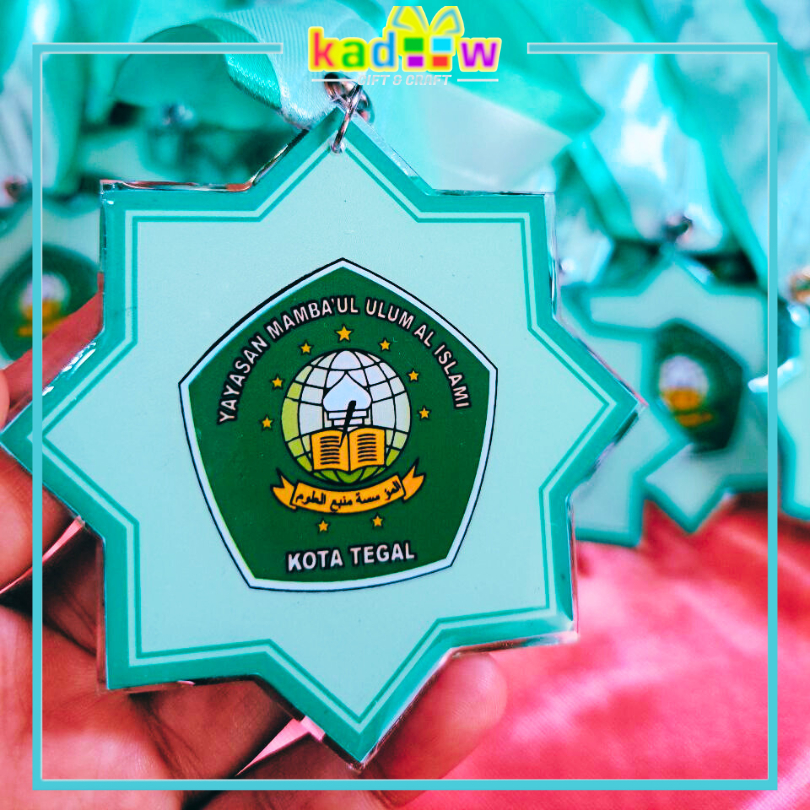 Medali Wisuda Akrilik Custom – Bisa Nama & Logo | Medali Akrilik Mewah untuk TK–SMA–Kampus