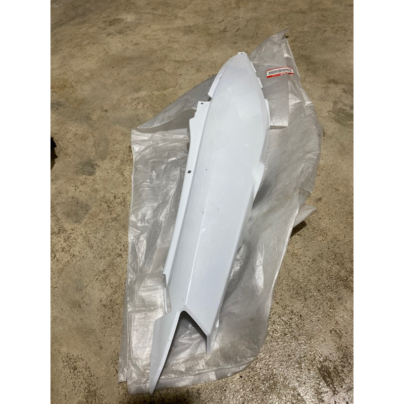 Cover body kanan Suzuki Shogun 125 FL Original SGP 47111B16H10NX0G