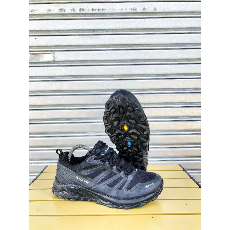 Sepatu outdoor Blackyak