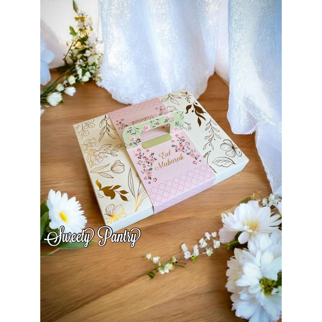 

10PCS - SB HOLES FLORAL - Box kotak packaging dus sekat mika kue nastar