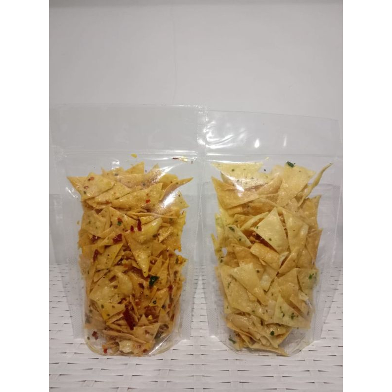 

Keripik Pangsit Original daun jeruk dan Chili Oil