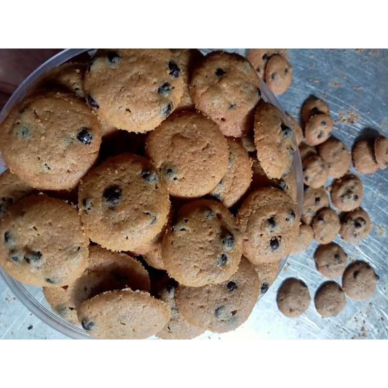 

Mbah Buk Cookies Vanila Choco Chip