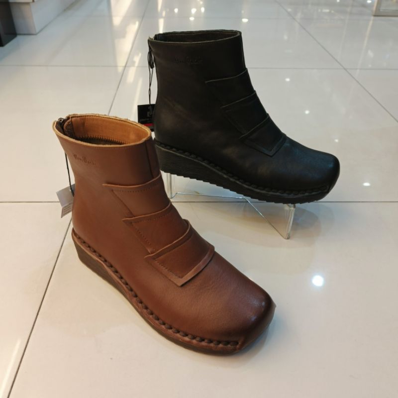 Sepatu boots kulit wanita pierre cardin 1514