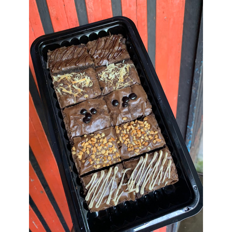 

fudgy Brownies Panggang #fudgybrownies #browniespanggang #bronis #pontianak #jajanmurah #cemilanmanis #viral