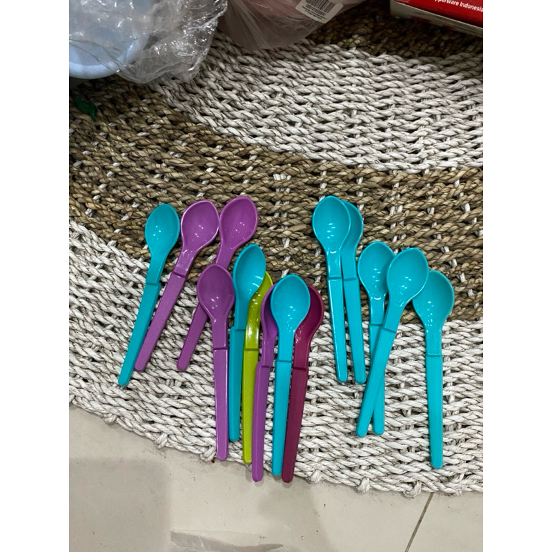 Tupperware Sendok Makan Bayi Hang On Spoon Original (Random)